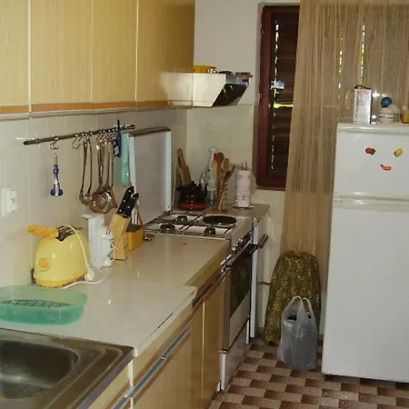 Apartment Bogomolje *